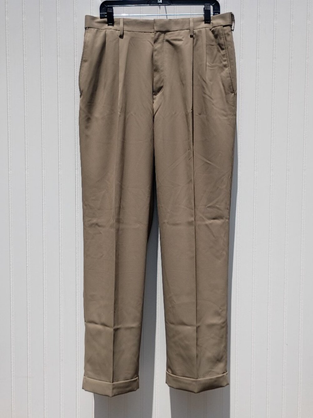 NWT Men's Haggar Dress Pants 34 x 32 Khaki Flat Front Pleated Classic Fit Mynx